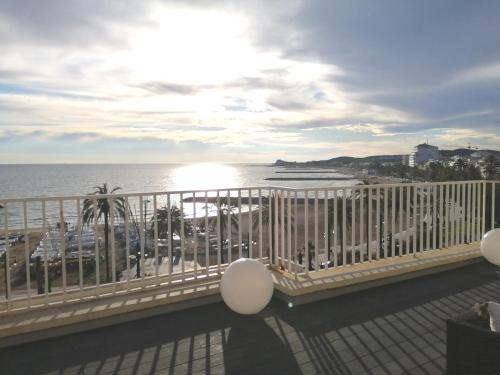 a balcony with a view of the ocean at Ático con Fantásticas Vistas al Mar y la iglesia in Sitges