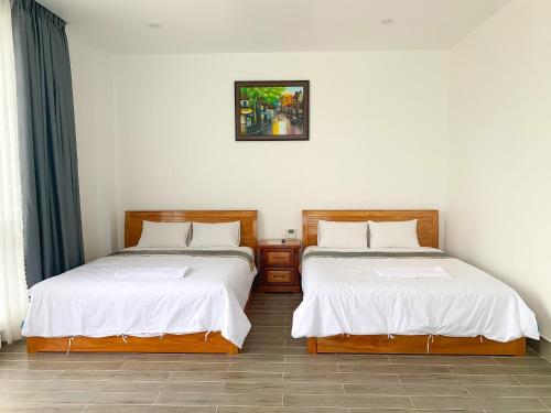 Hotel Thiện Nhiên tesisinde bir odada yatak veya yataklar