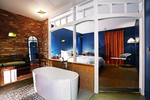 Una cama o camas en una habitación de Boutique Hotel Loft