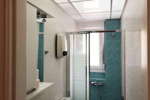 Ένα μπάνιο στο Cozy Studio Near the Beach