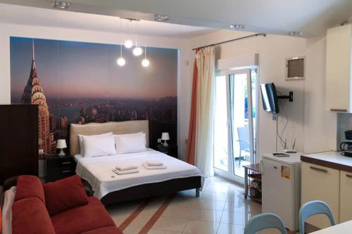 Ένα ή περισσότερα κρεβάτια σε δωμάτιο στο Cozy Studio Near the Beach