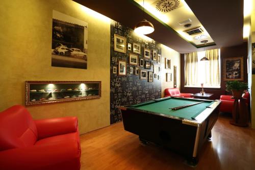 Biliár nebo kulečník v ubytování Hotel Nostalgia
