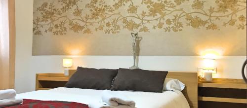 a bedroom with a bed with a teddy bear on it at FUENTE REDONDA EN BAEZA in Baeza