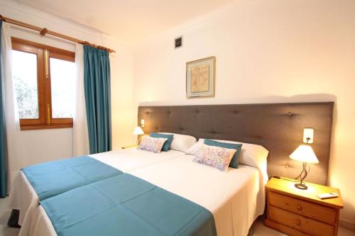 Postel nebo postele na pokoji v ubytování Villa Capllonch