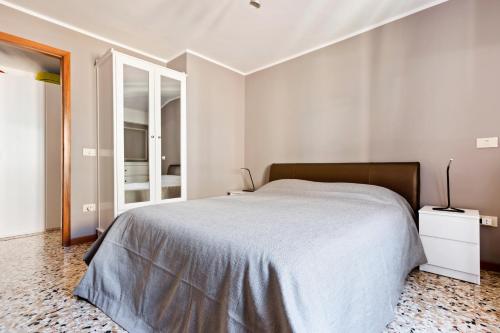 a white bedroom with a large bed and a mirror at Arsenale Castello Apart x7 - Calle Crosera in Venice