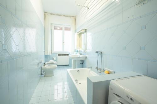Ένα μπάνιο στο Realkasa Montagnola Apartment