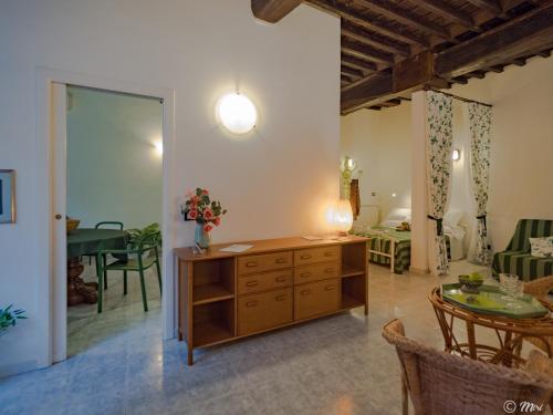 Χώρος καθιστικού στο Picabon Apartment with AC and Balcony