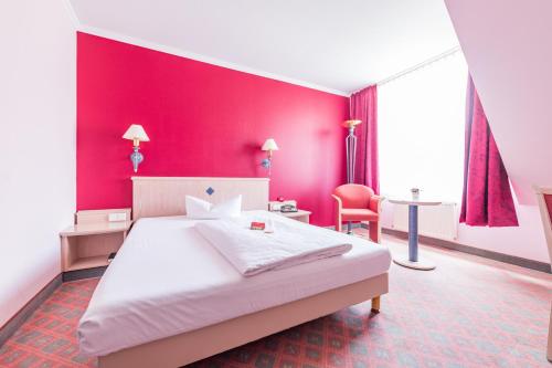 En eller flere senge i et værelse på Hotel am Schloß Apolda