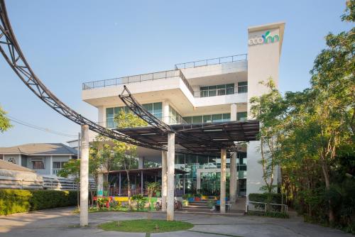 an external view of a building at Eco Inn Prime Mae Sot in Mae Sot