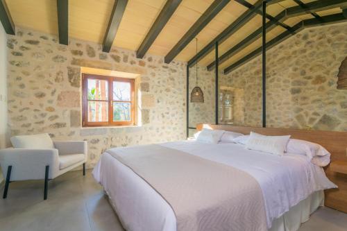 Postel nebo postele na pokoji v ubytování S'Hort Des Capellà Verona