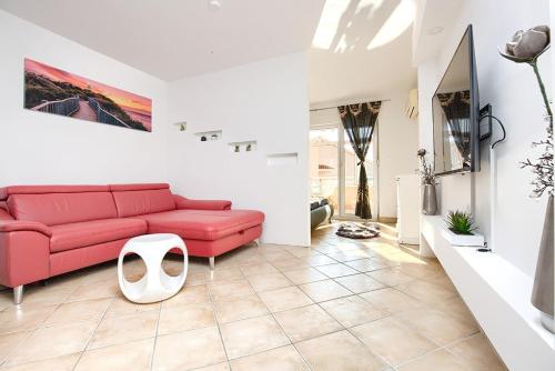 Sunny apartment near sea