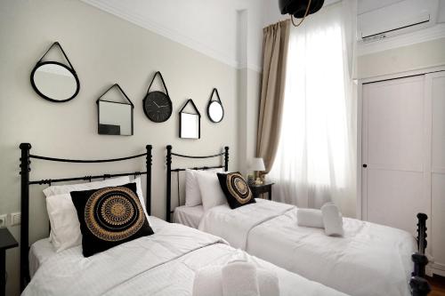Postel nebo postele na pokoji v ubytování Acropolis Memories