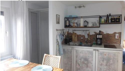 a kitchen with a counter and a table and chairs at Ferienwohnung Brigid in Uhldingen-Mühlhofen