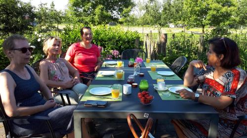 a group of women sitting around a blue table at Bed & Breakfast El Manso in Emst