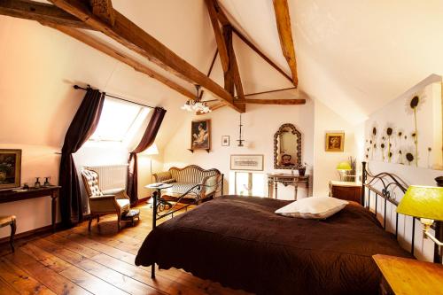Postelja oz. postelje v sobi nastanitve Manoir-de-Sagy