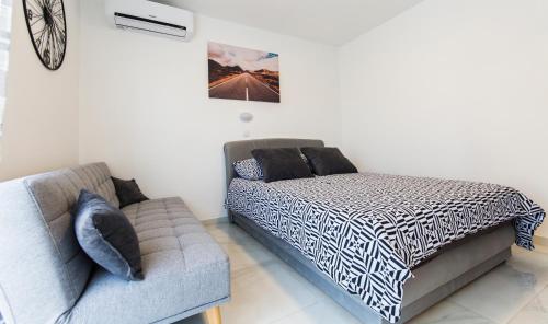 a living room with a couch and a bed at Apartmani Mabele in Pag