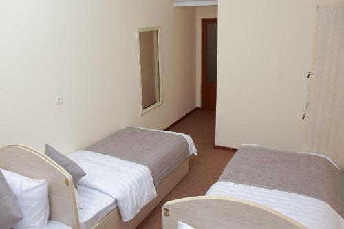 Ένα ή περισσότερα κρεβάτια σε δωμάτιο στο Paradise inn