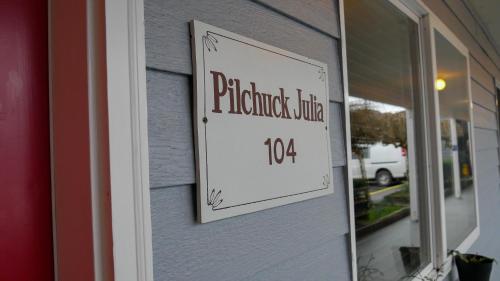 a sign on the side of a building at Snohomish Inn in Snohomish