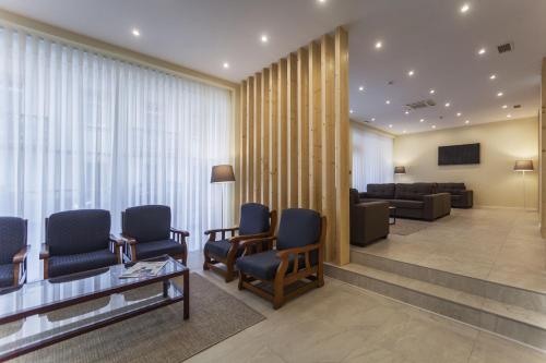 a hospital waiting room with chairs and a couch at Hotel Sete Cidades in Ponta Delgada