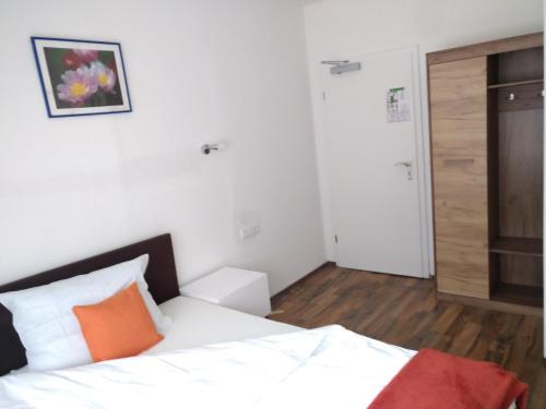 Ένα ή περισσότερα κρεβάτια σε δωμάτιο στο Hotel Zentrum