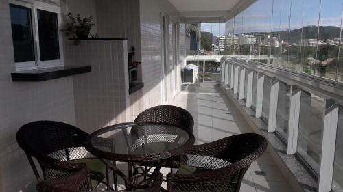 Een balkon of terras bij Apto 3 quartos Frente para o Mar