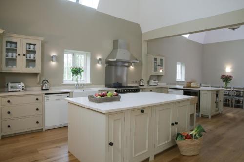 Una cocina o cocineta en Goudhurst Oast by Bloom Stays