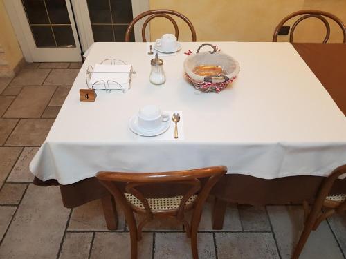 Restorāns vai citas vietas, kur ieturēt maltīti, naktsmītnē B&B IL FILO DI ARIANNA