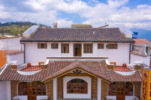 Edificio en el que se encuentra el hostal o pensión