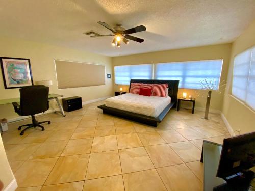 a bedroom with a bed and a ceiling fan at Villa-Coral-Ridge in Fort Lauderdale