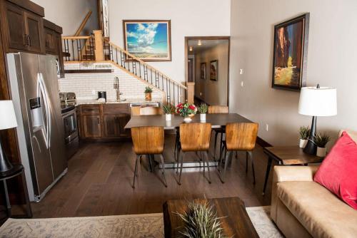 a living room with a dining table and a kitchen at Cable Mountain Lodge in Springdale