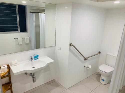 Ein Badezimmer in der Unterkunft The Rise Noosa