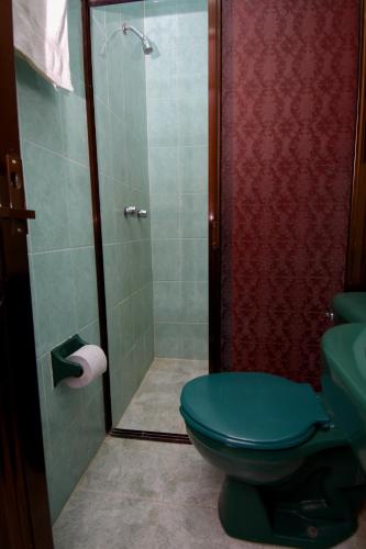 Un baño de Hotel Yara