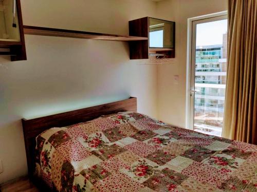 Katil atau katil-katil dalam bilik di Flat em Cabo Frio