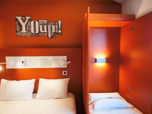 Кровать или кровати в номере Ibis Budget Château-Thierry