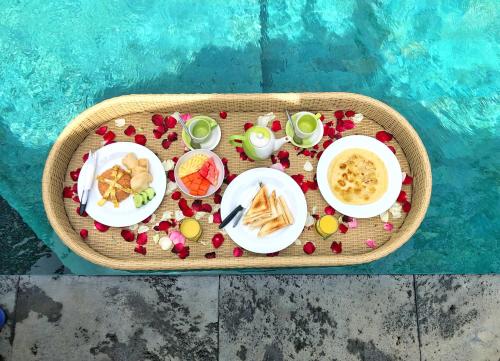 Jídlo v penzionu nebo okolí