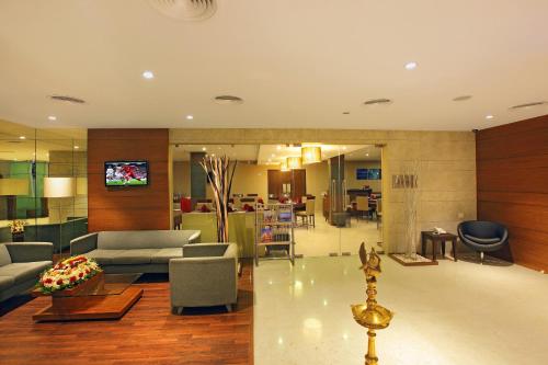 Park Residency Adoorにあるテレビまたはエンターテインメントセンター