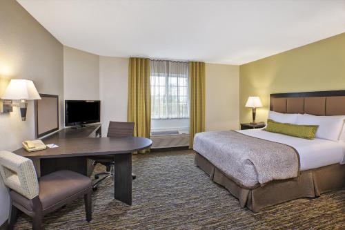 Candlewood Suites Indianapolis Northeast, an IHG Hotel Image