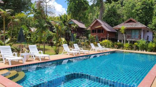 Galeriebild der Unterkunft Tree Tops River Huts in Khao Sok