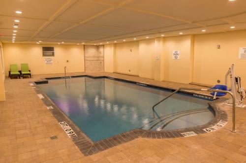 a large swimming pool in a room at Holiday Inn Trophy Club, an IHG Hotel in Trophy Club