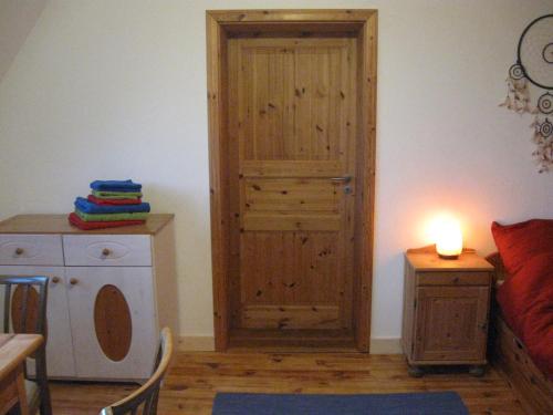 a room with a door and a table with a candle at Familiensuite, zwei Zimmer, Mitbenutzung von Küche und Bad in Rott