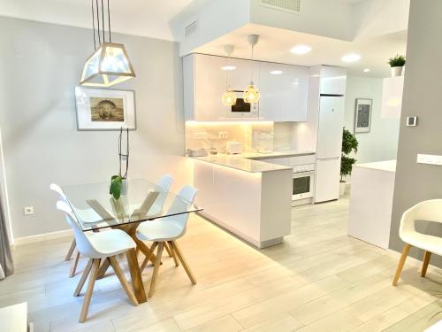 A kitchen or kitchenette at CARRERA HOME