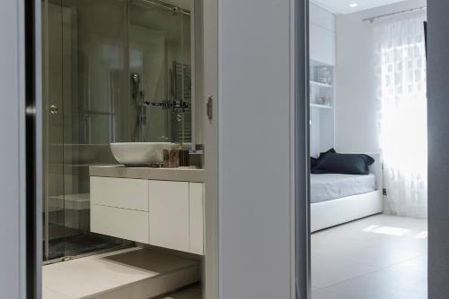 a bathroom with a sink and a mirror at Crystal skyline neapolis in Naples