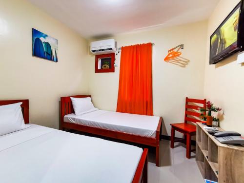 Postel nebo postele na pokoji v ubytování Downtown Suites