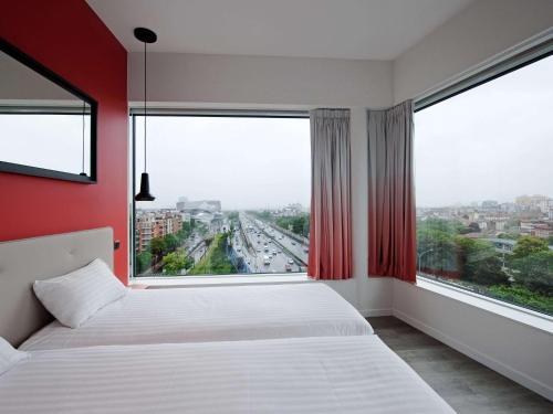 Postel nebo postele na pokoji v ubytování Adagio Paris 19ème Cité de la Musique