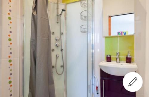 a bathroom with a shower and a sink at Grand studio au bord de l'eau in Saint Malo