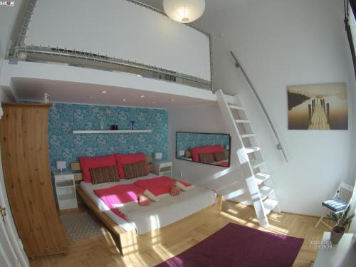 Un pat sau paturi într-o cameră la BMG Apartment