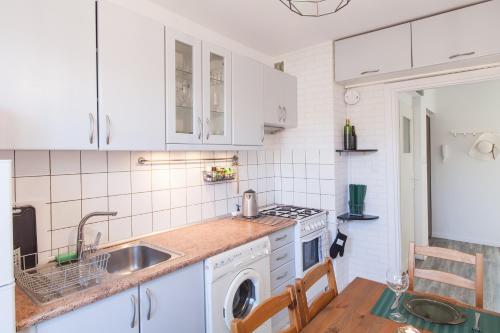A kitchen or kitchenette at Cosy Apartment in Sopot
