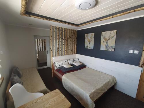 Un pat sau paturi într-o cameră la Zacisze pod Halami