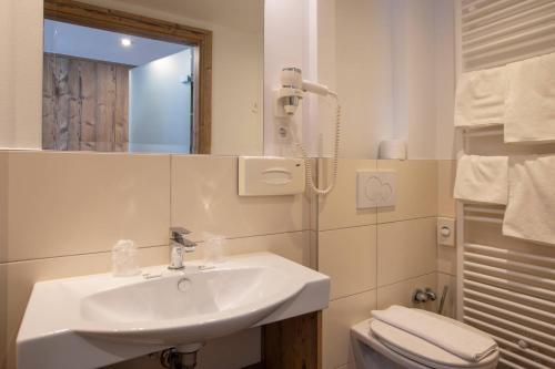 Ένα μπάνιο στο Hotel Bergland Superior