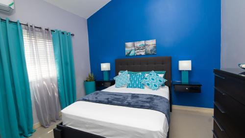 Postel nebo postele na pokoji v ubytování The Oasis II, Caymanas Country Club
